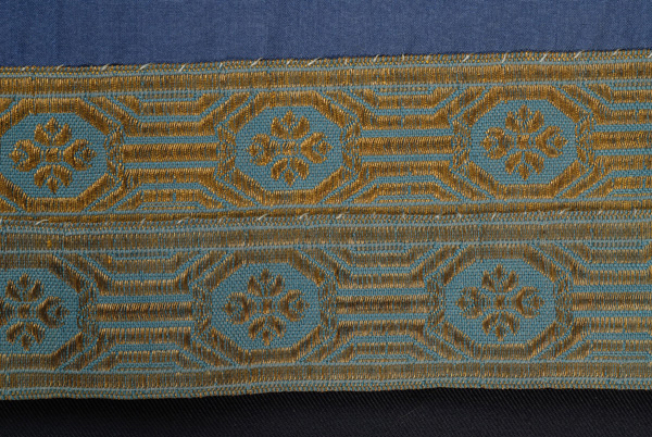 Decorative chevron at the border