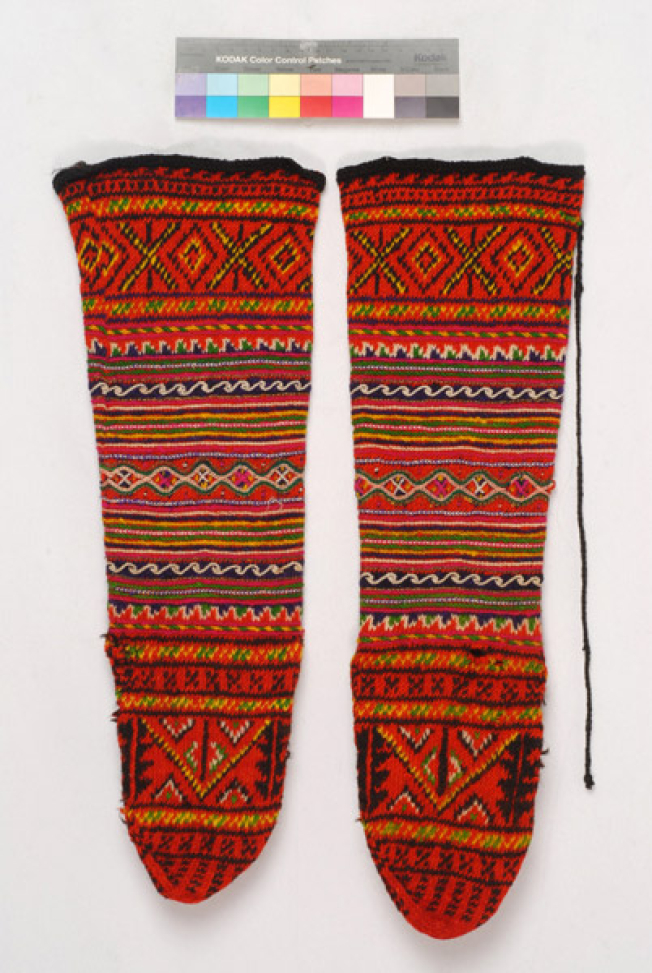 Tsourap(ia), woollen stockings from Antartiko, Florina