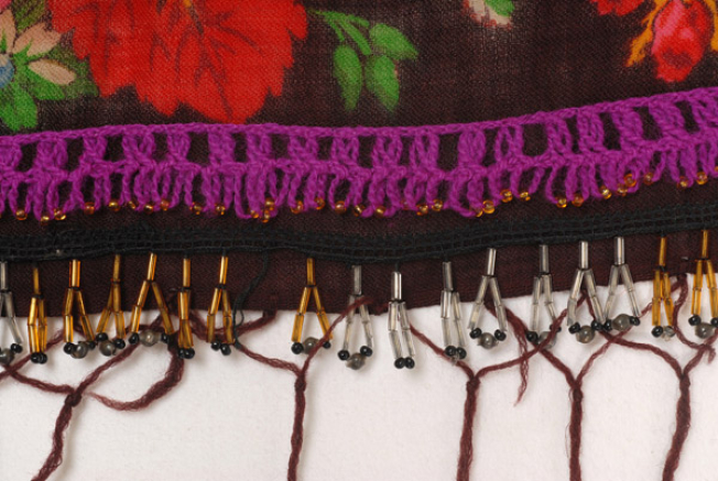 Detail of the applique decoration with bought tanteles (laces)