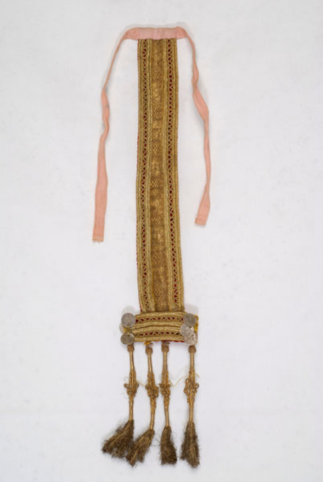 Marty with parades, pectoral ornament of women's outfit from Megara