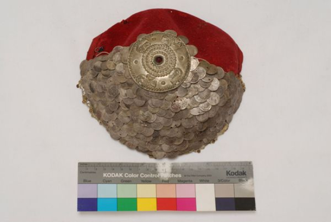 Paradomeno tarbush. Applique decoration with coins and a silver tassel with a red stone in the centre