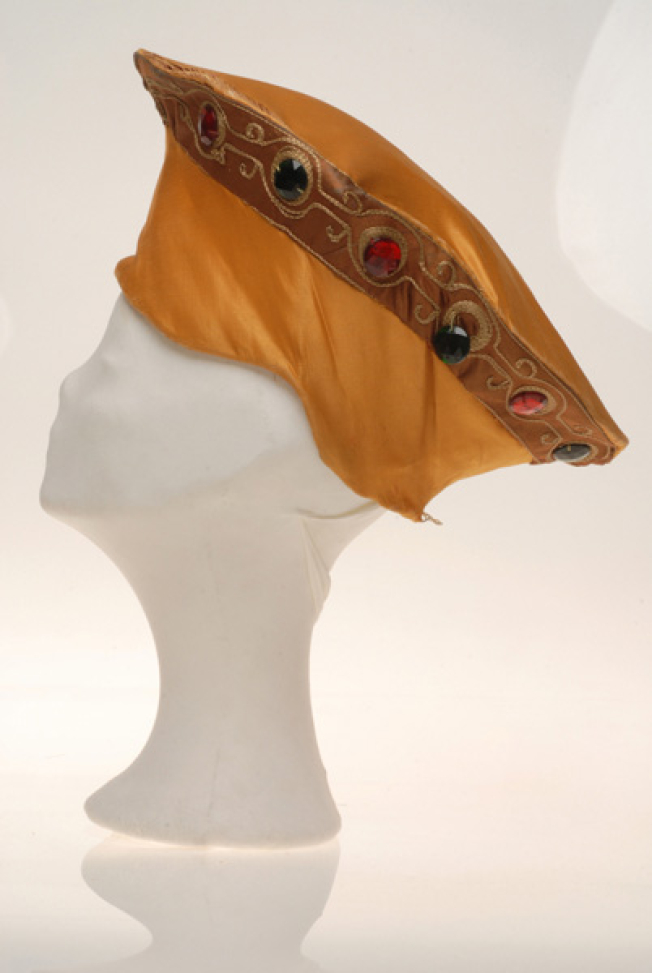 Βυζαντινό καπέλο, πλαϊνή όψη