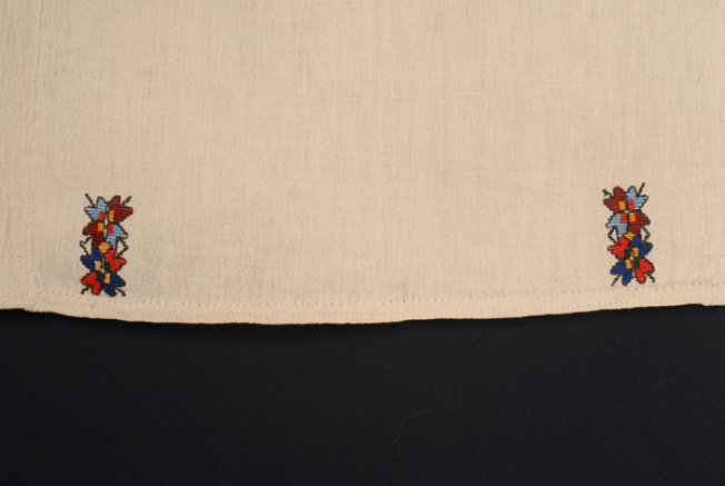 Detail of the embroidered decoration with floral motifs at the border, at the straight back panel