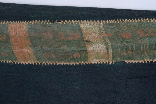 Upper joint of the sleeve, brocaded fabric