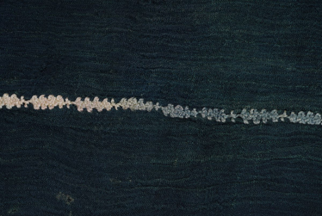 Bottom joint of the sleeve, psaragkathi (herring bone stitch)
