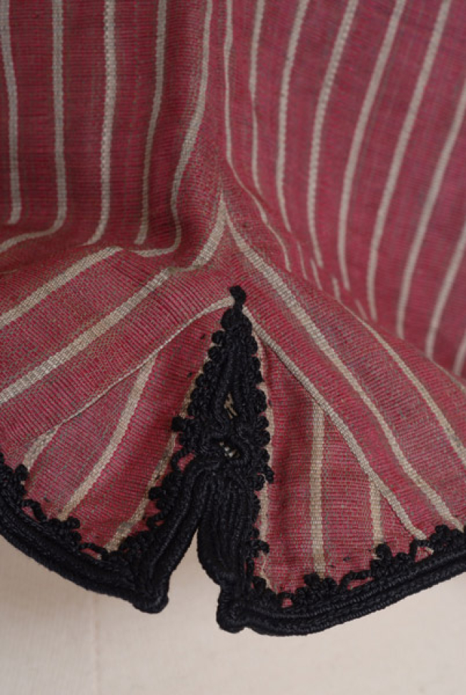 Side, detail of latzouli