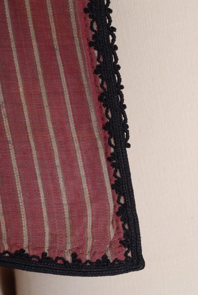 Front, detail of the decoration, fine cordon