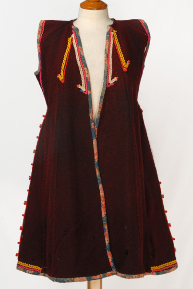 Tsipoun, sleeveless fullen wool overcoat