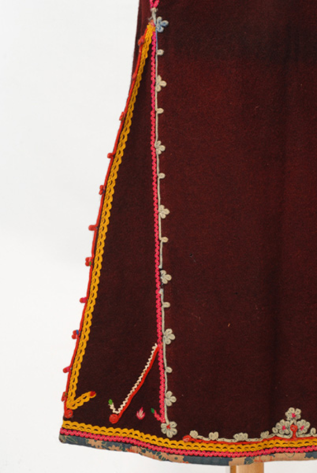 Detail of the applique decoration at the side pleat