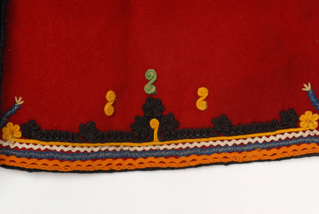 Detail of the applique decoration at the border: purchased elements and klarakia with saligkaria and gaitania