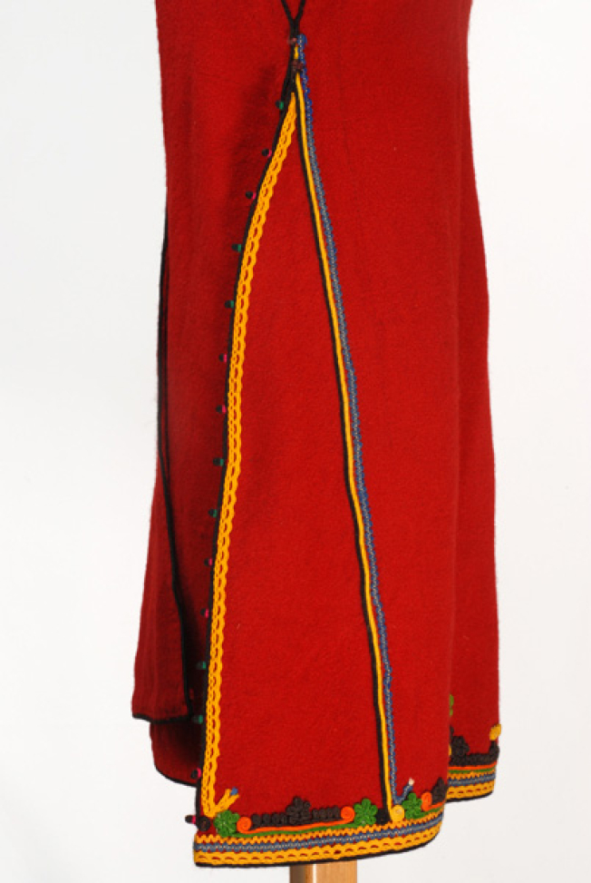Detail of the applique decoration at the side pleat