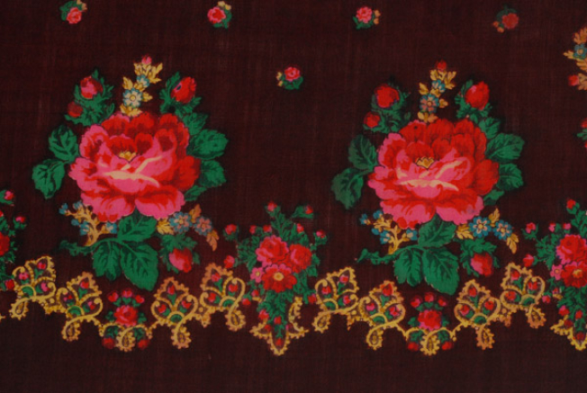Detail of the printed decoration, edging with roses