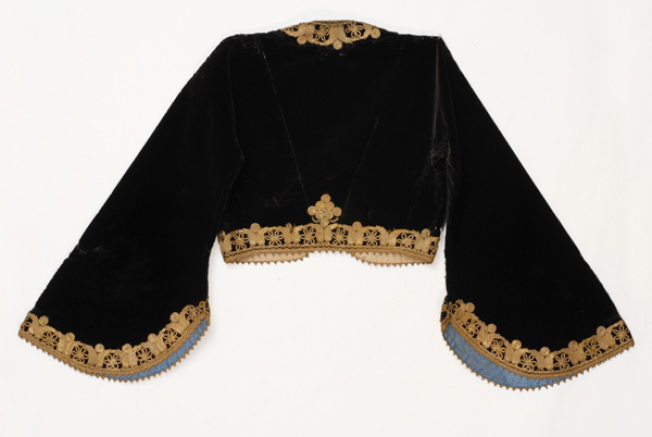 Queen Amalia short pelisse, back