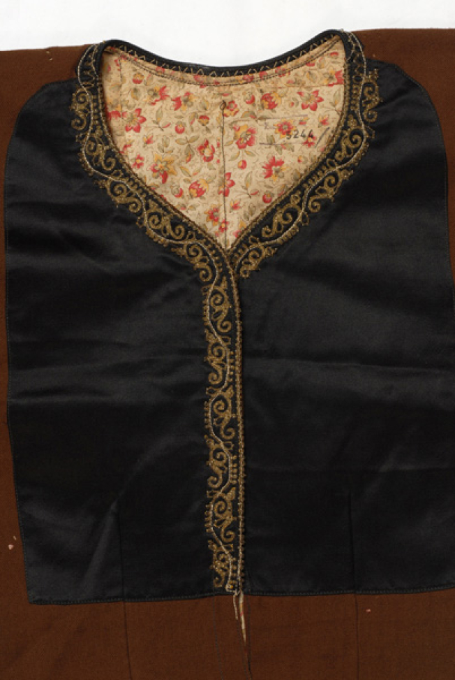 Detail of the gold embroidered decoration at the neckline and the vertical opening 