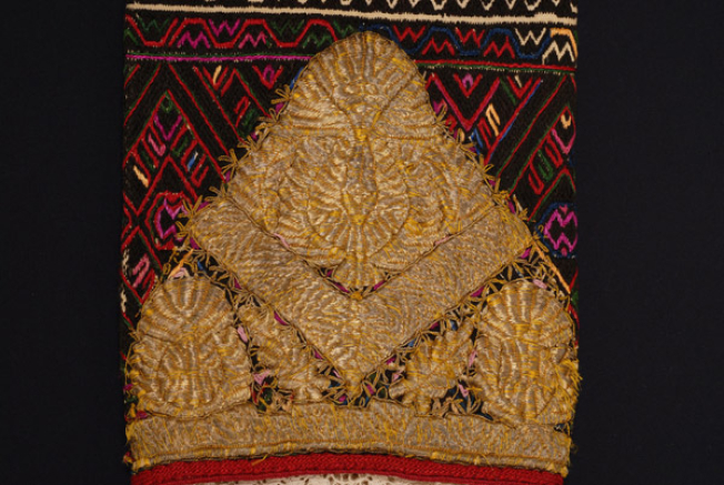 Bottom part of the sleeve: gold embroidery