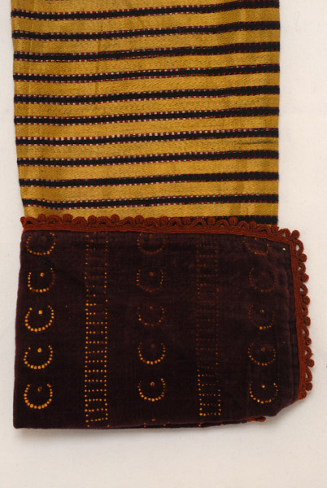 Detail of the decoration at the skoubomena sleeves