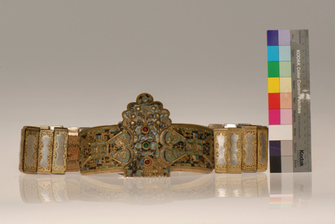 Zounari me tin korona, jointed belt with a shapely gilt buckle