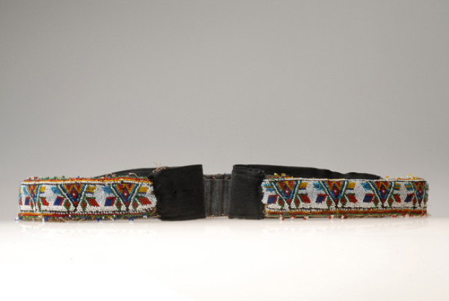 Bead-knitted belt made secure with cotton striped fabric