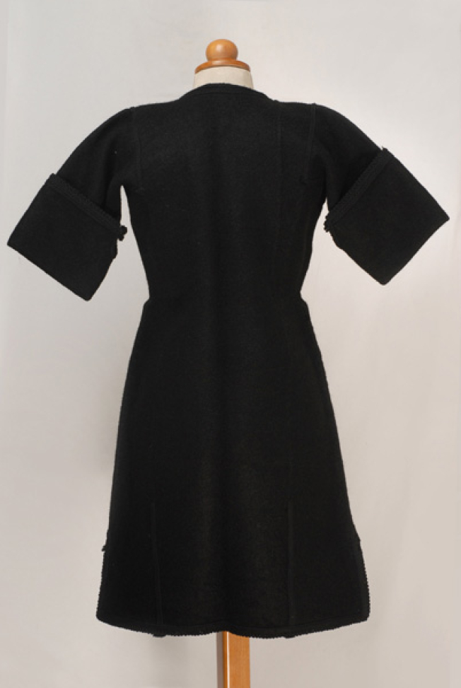 Kiourdia, inner sleeved overcoat made of black horse cloth, back