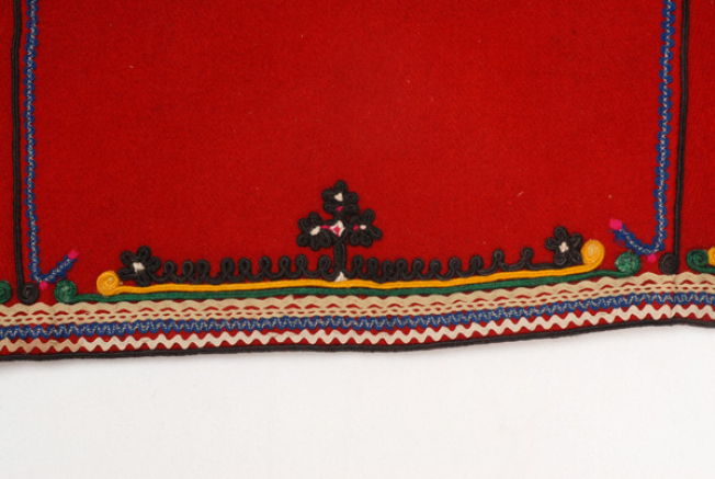 Detail of the applique decoration at the border: purchased elements, klarakia and saligkaria with gaitania