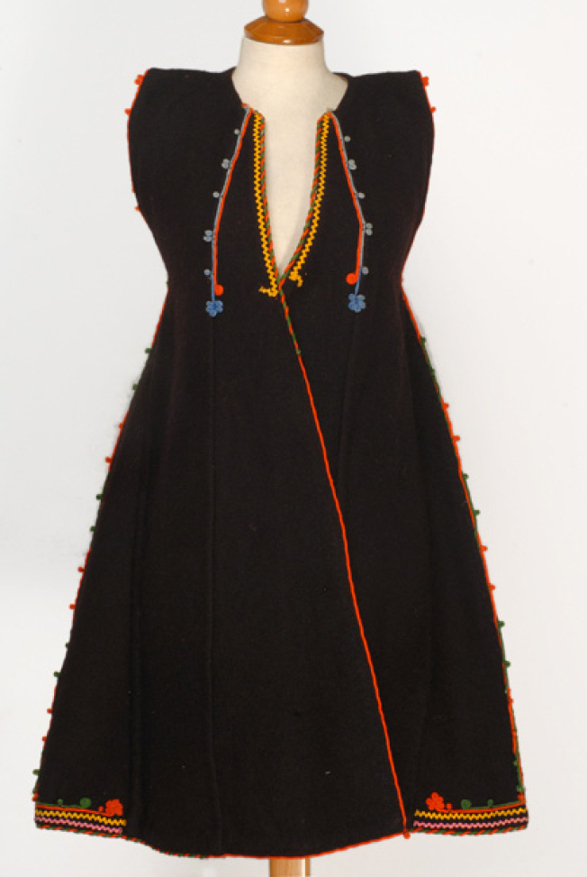 Tsipoun, fullen wool sleeveless overcoat