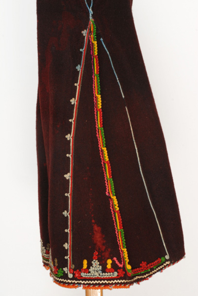 Detail of the applique decoration at the side pleat