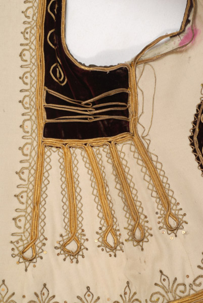 Side embroidery under the opening of the arm