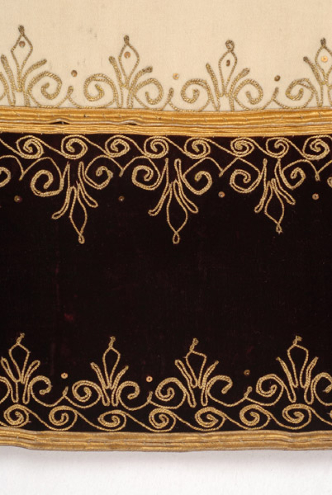 The three rows of the embroidery inside and on top of the edging of the bottom