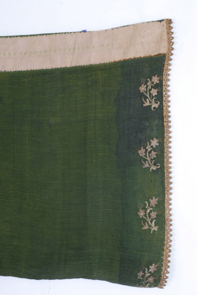 Embroidery of the sleeves