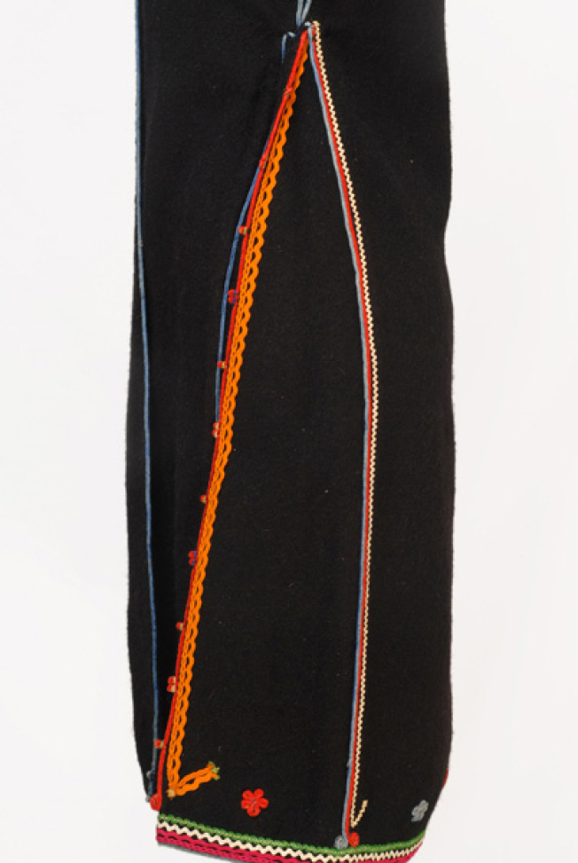 Detail of the applique decoration at the side pleat