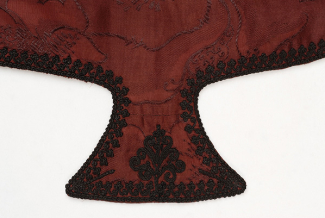 Flap of the sleeve, detail of the decoration with black silk outtoura