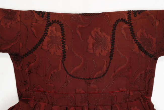 Back, detail of the decoration 