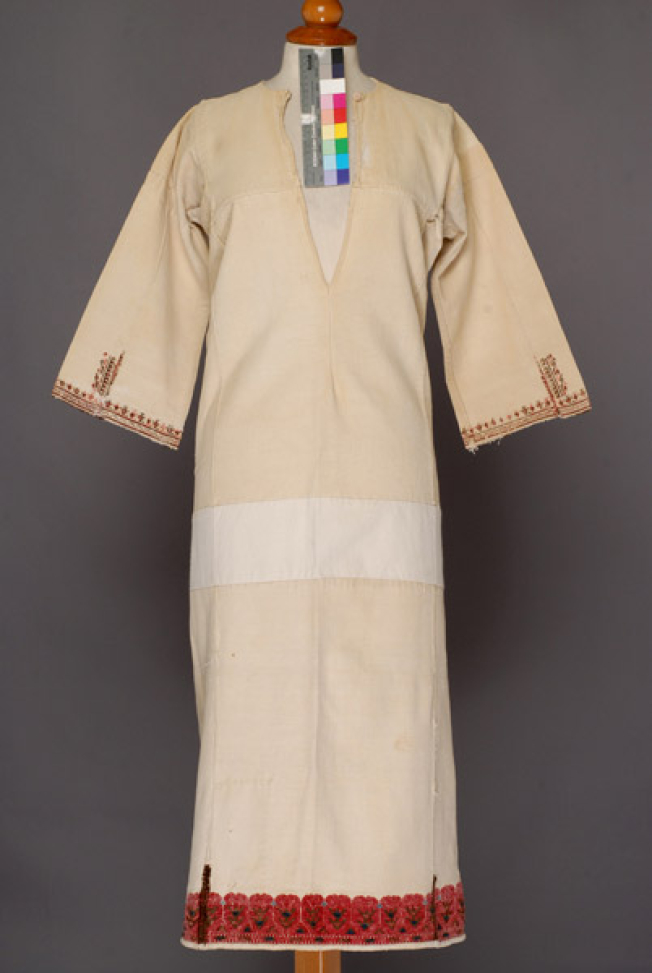 Koumiss' poustolia, women's chemise worn by unmarried women