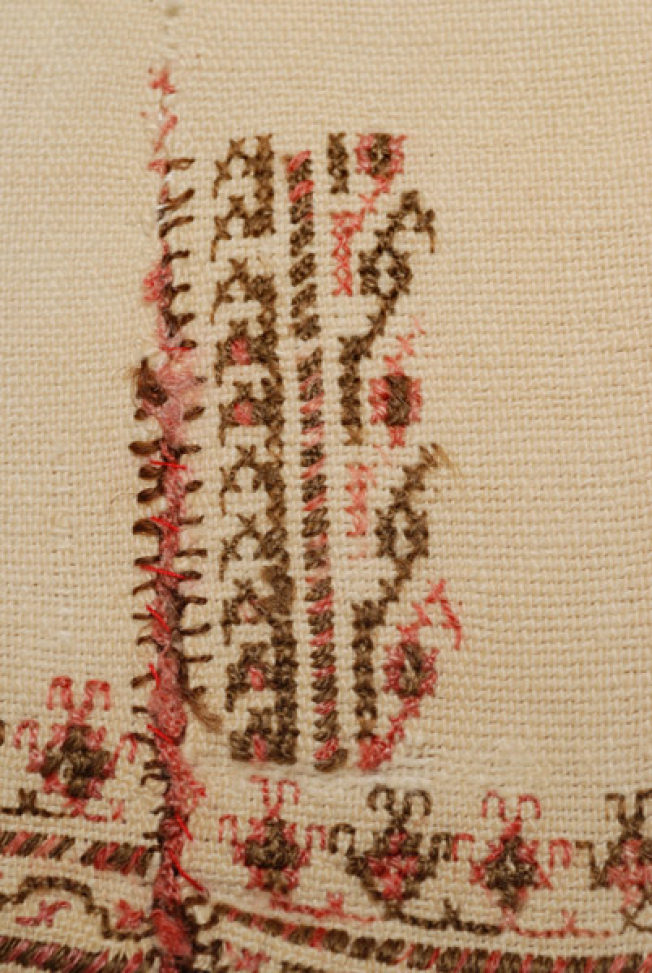 Detail of the embroidered decoration at the sleeve seam: dichte and krampa