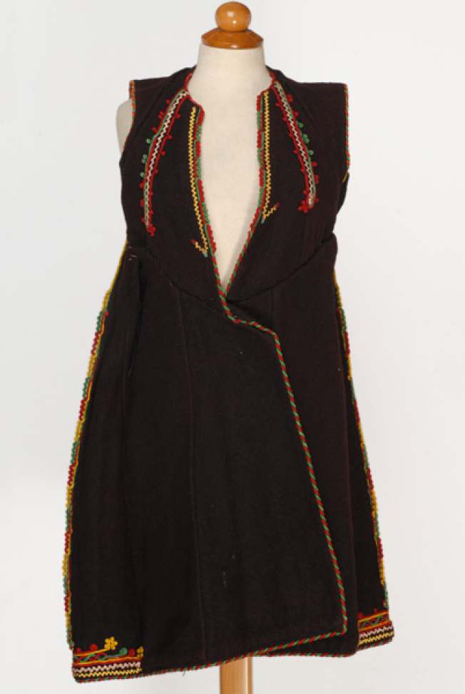 Tsipoun, fullen wool sleeveless overcoat