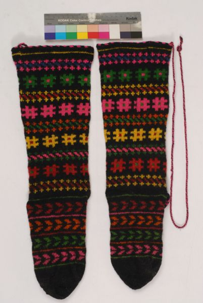 Tsirapia, women's woollen stockings