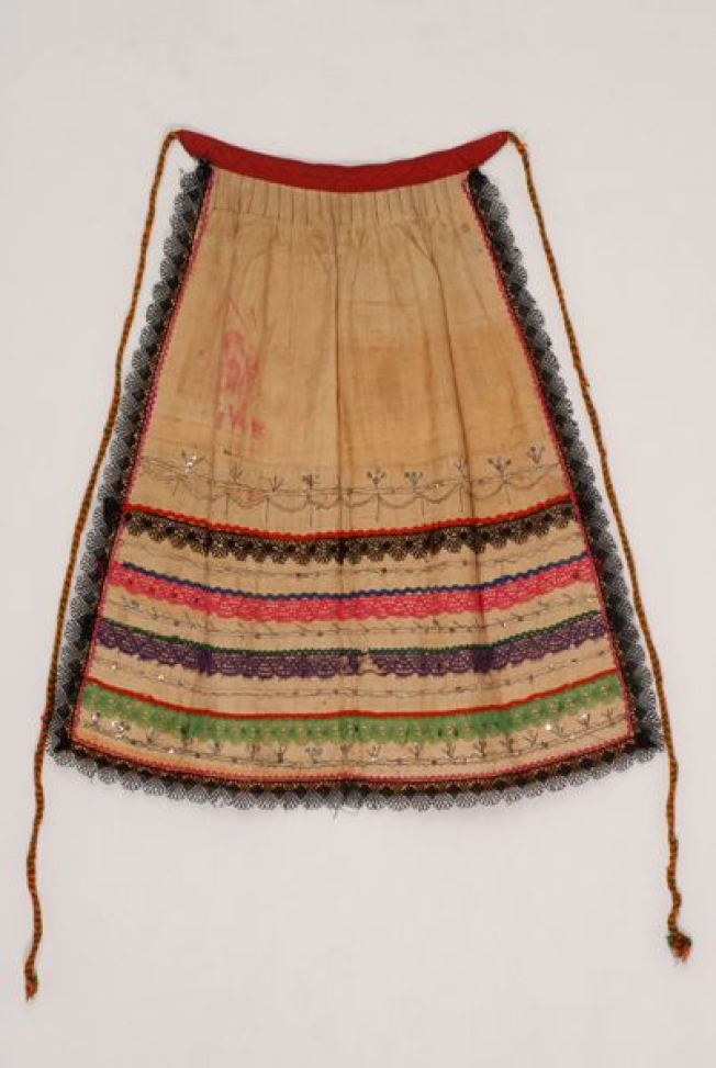 Poditsa or bros'nela, festive apron