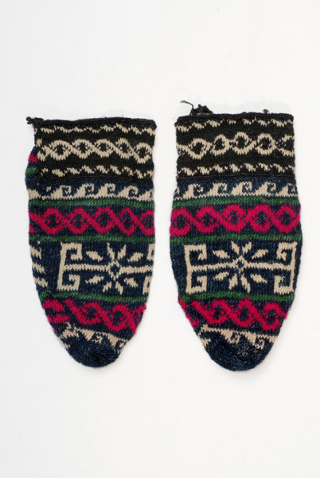 Patounes or kontotsourapa, sarakatsanian socks