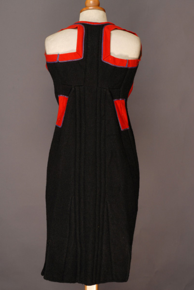 Flokata, tight sleeveless overcoat, back