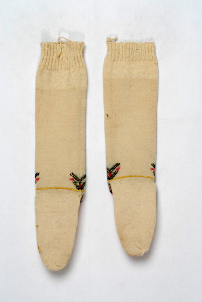 Stockings with mytoftera and ploumia at the heel and the ankle 
