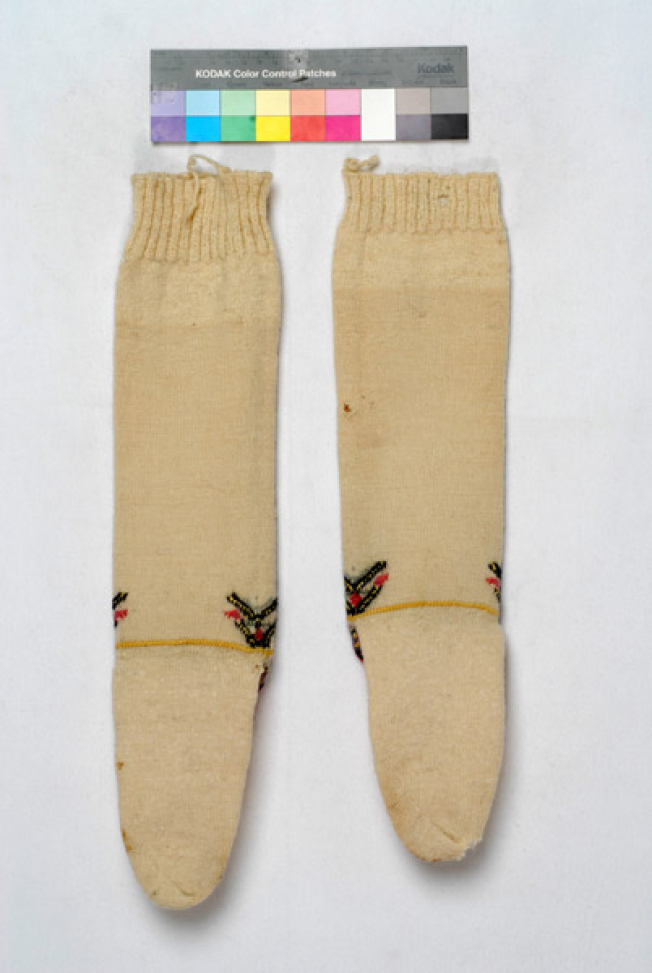 Stockings with mytoftera and ploumia at the heel and the ankle 