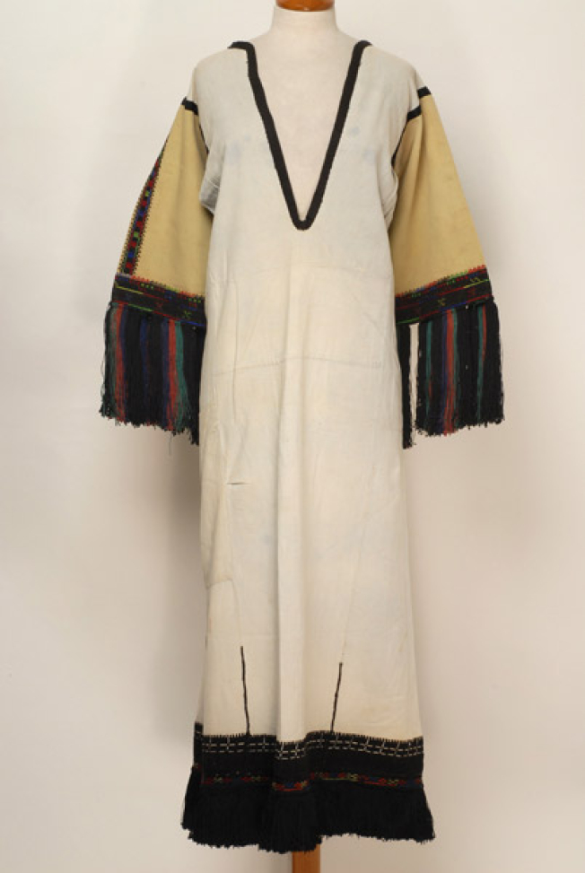 Cotton woven chemise, embroidered with black and coloured outradhes