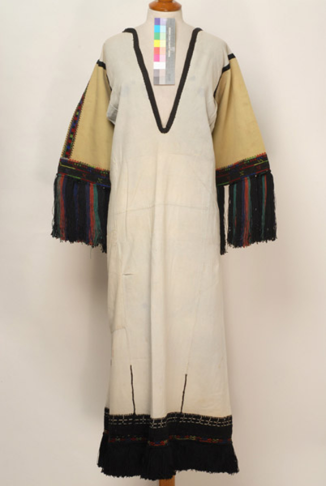Cotton woven chemise, embroidered with black and coloured outradhes