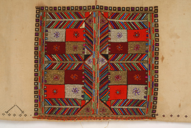 Border embroidery: front left square