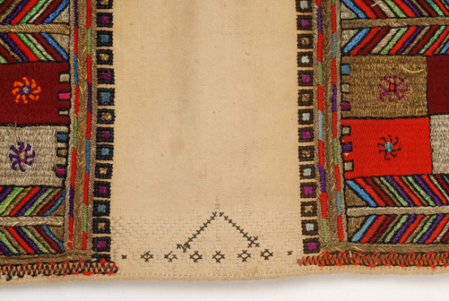 Details of the squares and an embroidery between them