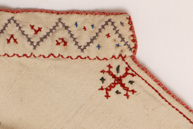 Embroidery at the collar and crosses