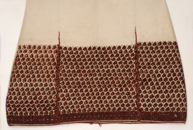 Chemise border, front