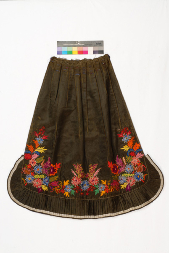 Apron made of khaki sastin embroidered with multicoloured silk threads and soie floche (slightly twisted silk thread)