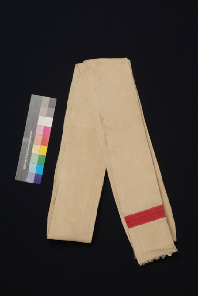 Linen, safradiasmeni ombolia with the rouses at the edges
