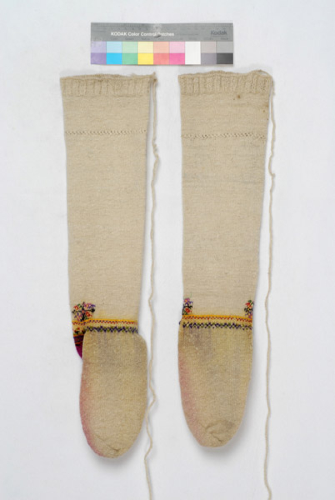 Stockings with mytoftera and ploumia at the heel and the ankle